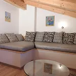 Alpenchalet Weidhaus - Dachwohnung - - Stockbettzimmer Daire Gstaad