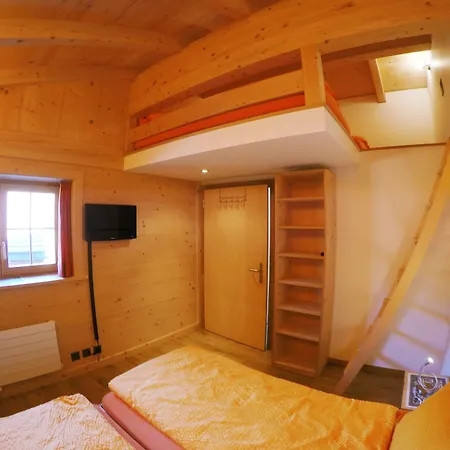 Alpenchalet Weidhaus - Dachwohnung - - Stockbettzimmer 아파트