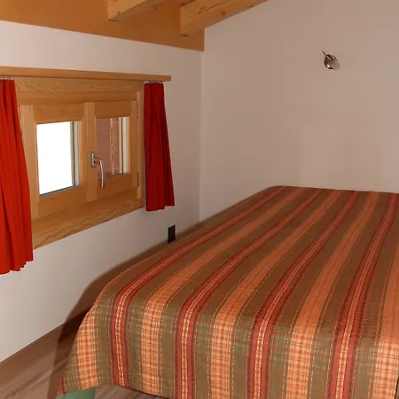 Alpenchalet Weidhaus - Dachwohnung - - Stockbettzimmer Apartamento