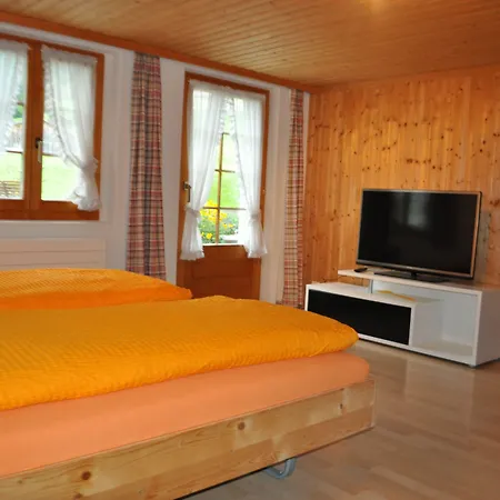 Alpenchalet Weidhaus - Dachwohnung - - Stockbettzimmer 그슈타드