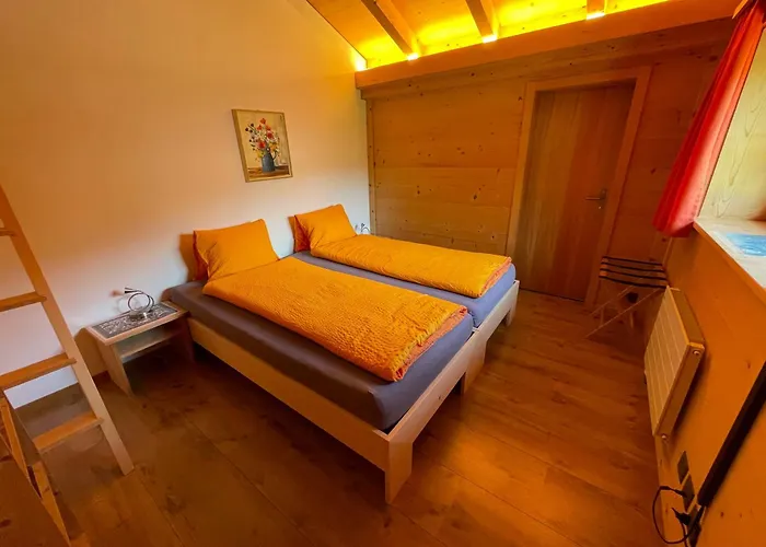 Alpenchalet Weidhaus - Dachwohnung - - Stockbettzimmer شقة *
