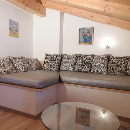 Alpenchalet Weidhaus Apartment Gstaad