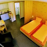 아파트 Alpenchalet Weidhaus - Dachwohnung - - Stockbettzimmer 그슈타드