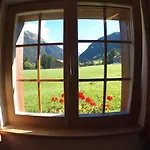 Alpenchalet Weidhaus - Dachwohnung - - Stockbettzimmer 그슈타드