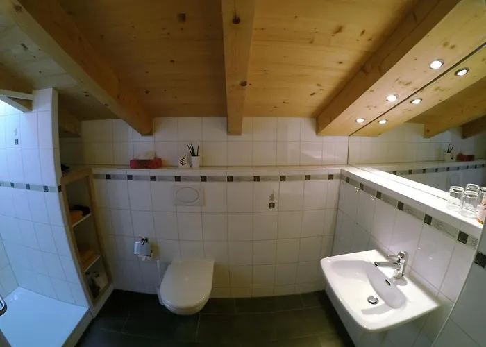 Alpenchalet Weidhaus - Dachwohnung - - Stockbettzimmer Apartamento Gstaad