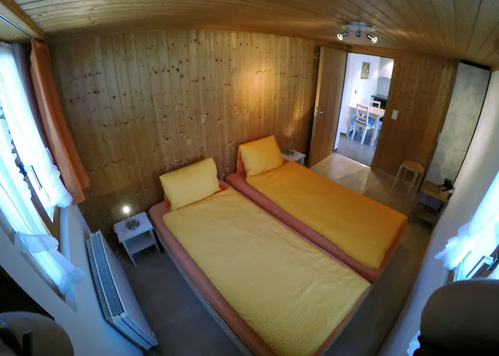 Alpenchalet Weidhaus - Dachwohnung - - Stockbettzimmer Apartamento *